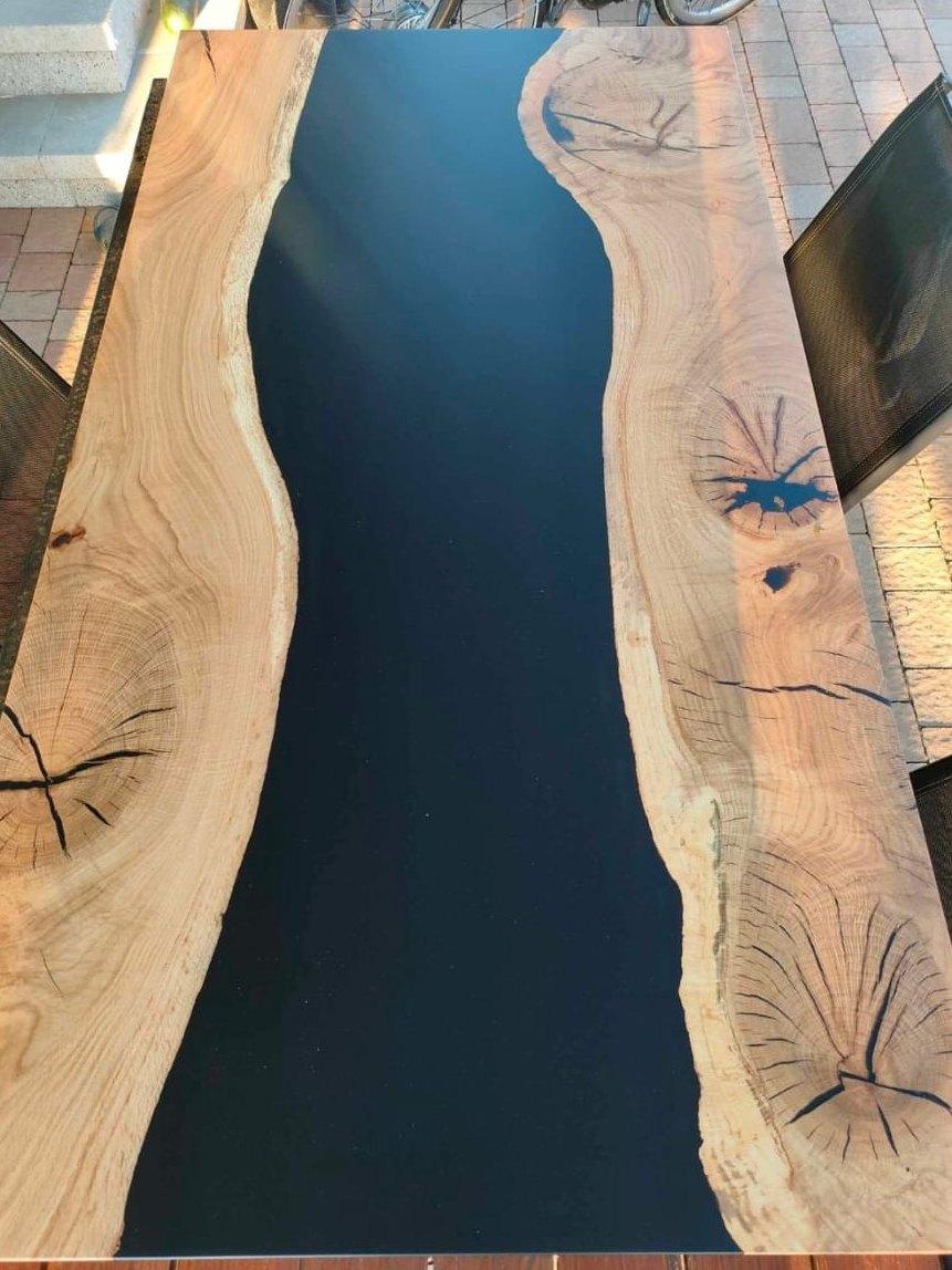 Live-edge dining